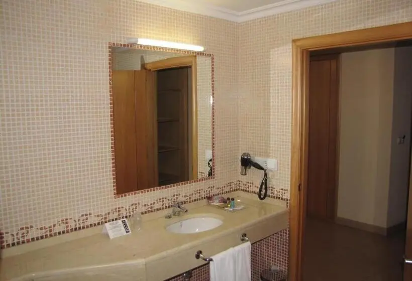 اتاق استاندارد, Room