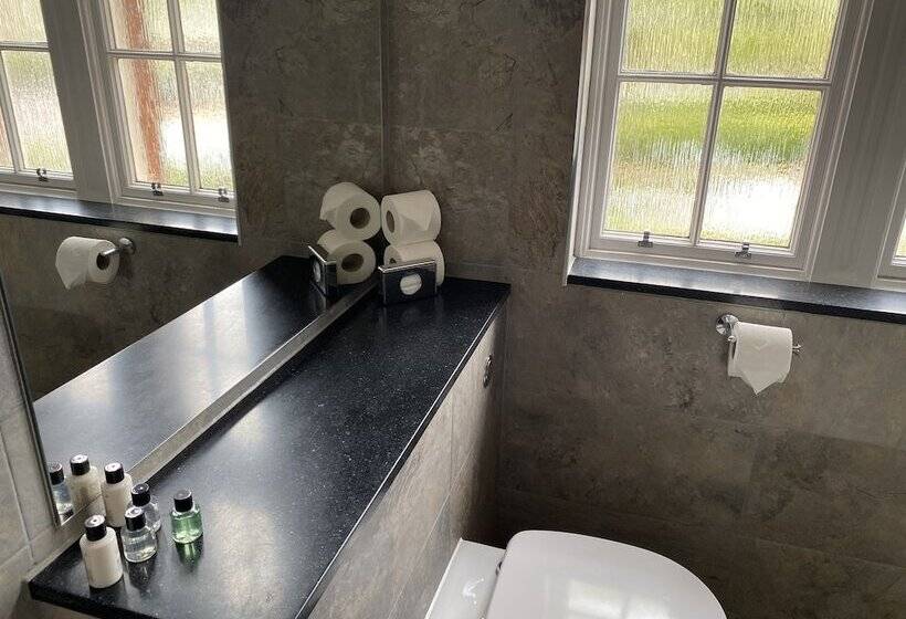 高级园景房, The Craigie