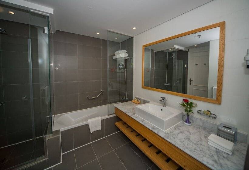 سوئیت پریمیوم با چشمانداز دریا, Renaissance Sharm El Sheikh Golden View Beach Resort