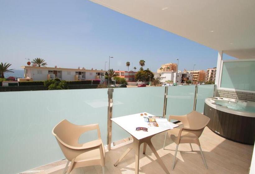 جناح جونيور ديلوكس, HL Suite Nardos Adults Only