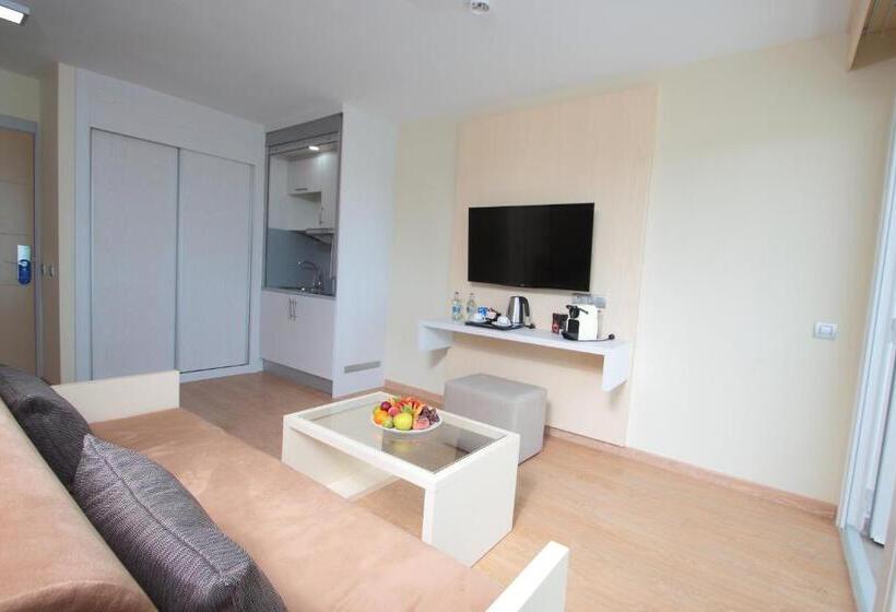 جناح جونيور ديلوكس, HL Suite Nardos Adults Only