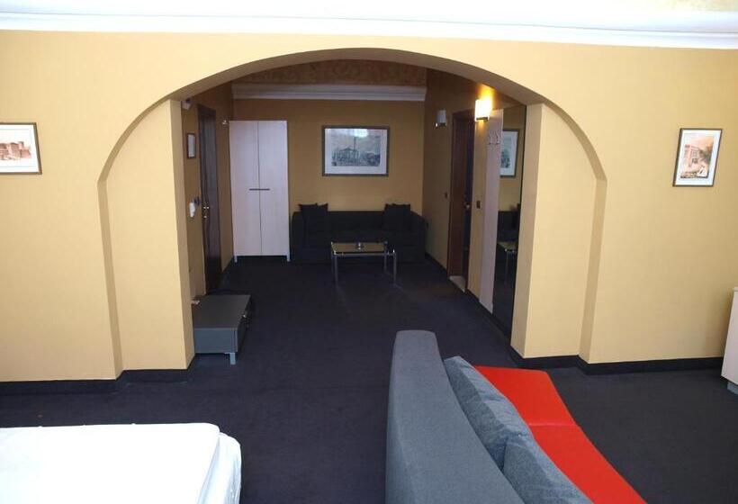 جناح جونيور, семеен хотел анна кристина