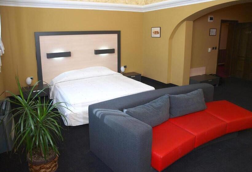 جناح جونيور, семеен хотел анна кристина