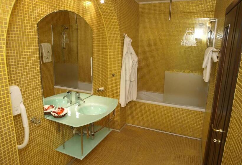 جناح جونيور, семеен хотел анна кристина