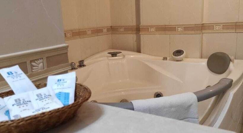 سوییت لوکس, Blue Star