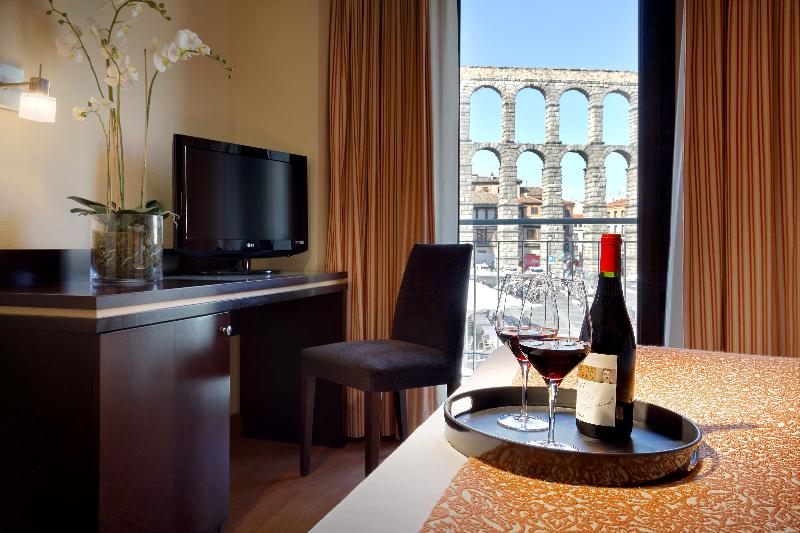 اتاق استاندارد با چشمانداز شهر, Eurostars Plaza Acueducto