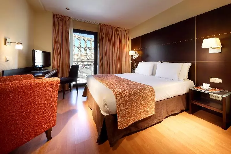 اتاق استاندارد با چشم‌انداز شهر, Eurostars Plaza Acueducto