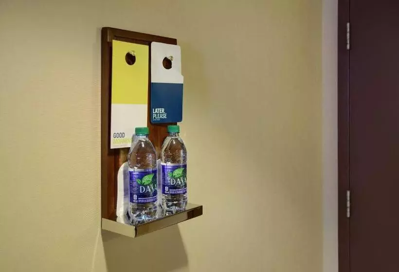 اتاق لوکس با تخت بزرگ, Four Points By Sheraton Halifax