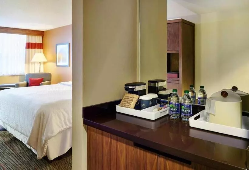 اتاق لوکس با تخت بزرگ, Four Points By Sheraton Halifax