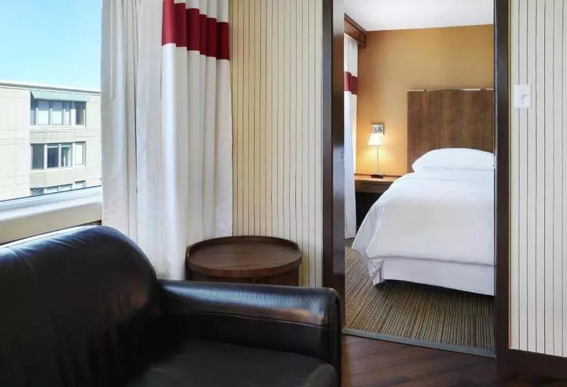 سوئیت جونیور با چشم‌انداز, Four Points By Sheraton Halifax