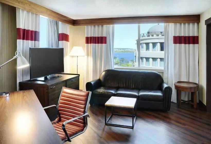 سوئیت جونیور با چشم‌انداز, Four Points By Sheraton Halifax