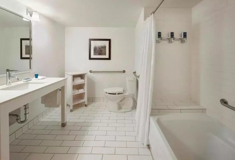 سوییت, Four Points By Sheraton Halifax