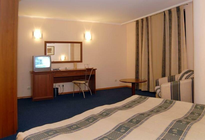 جناح جونيور, Luxor