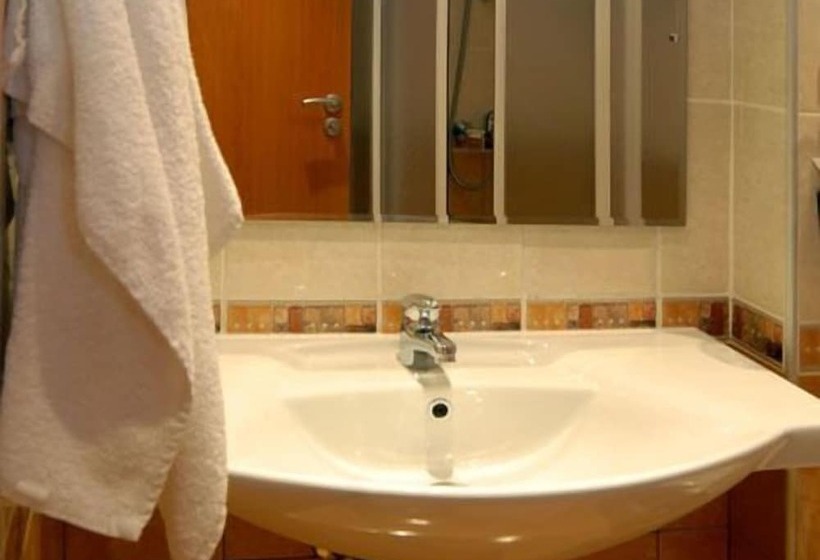 جناح جونيور, Luxor