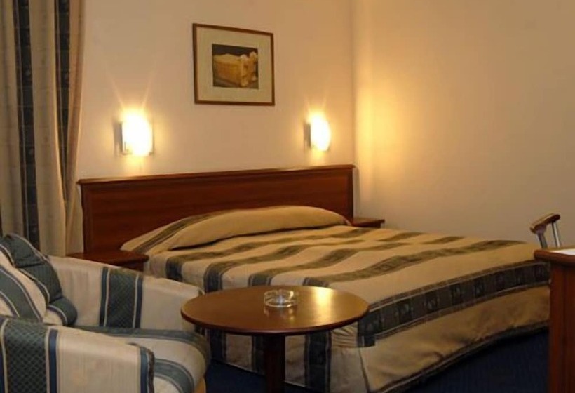 جناح جونيور, Luxor