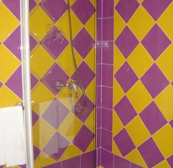 Superior Kamer, Midama