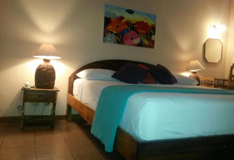 带阳台的三人标准间, Samara Beach