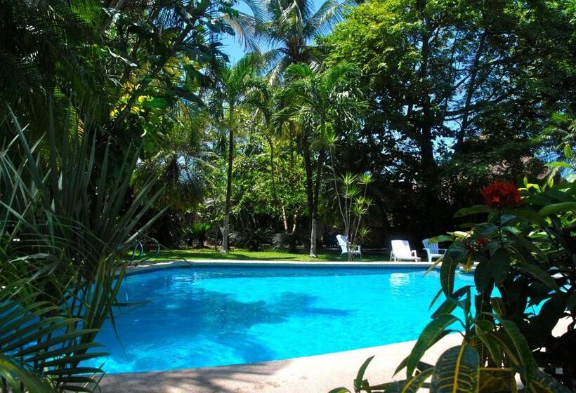 带阳台标准四人间, Samara Beach