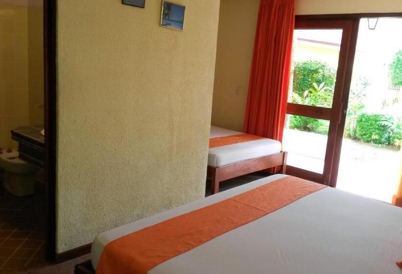 带阳台标准四人间, Samara Beach