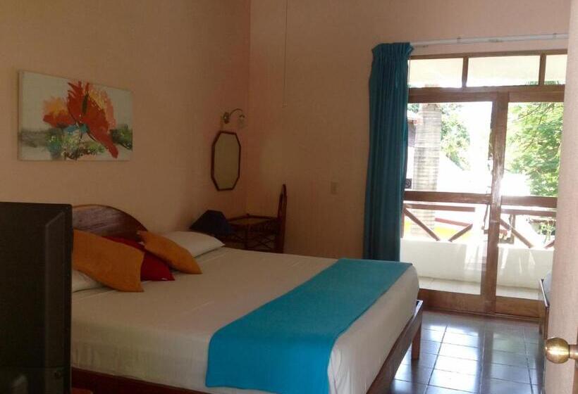 带阳台的三人标准间, Samara Beach