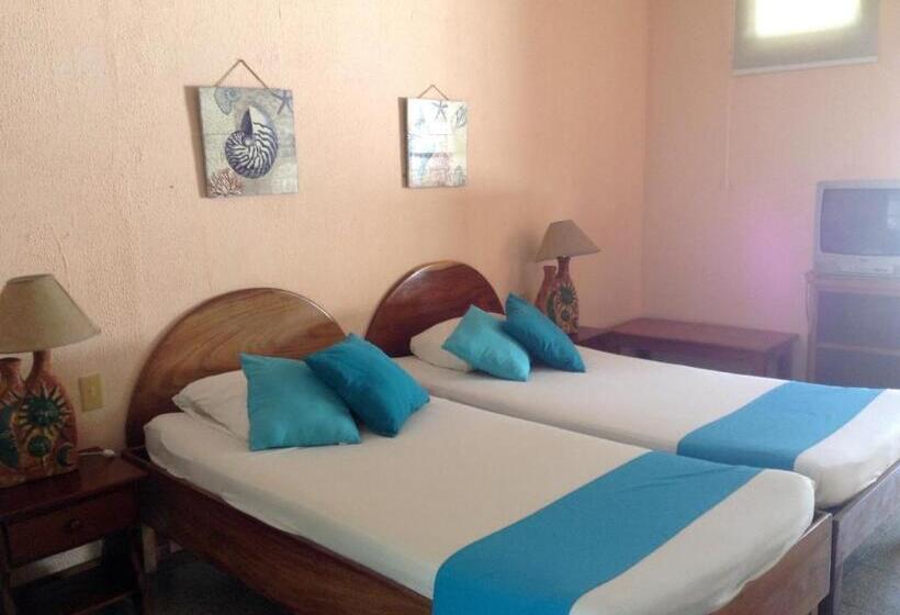 带阳台标准四人间, Samara Beach