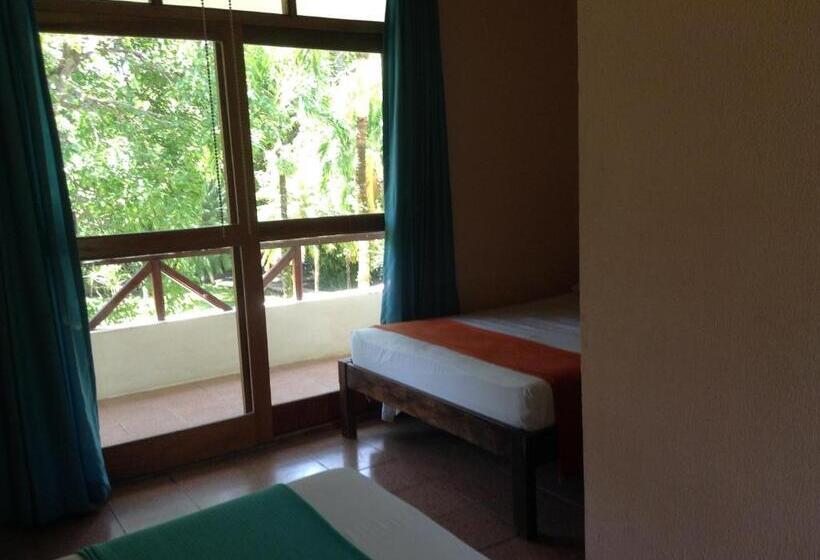 带阳台标准四人间, Samara Beach