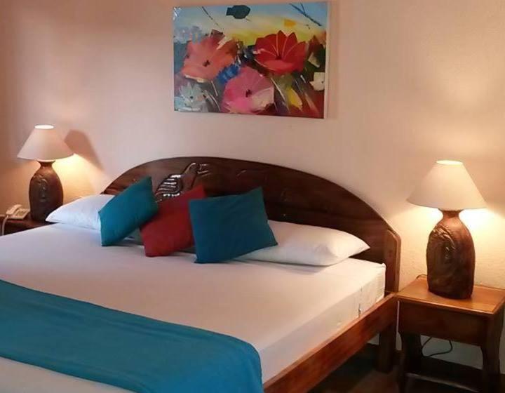 带阳台标准四人间, Samara Beach