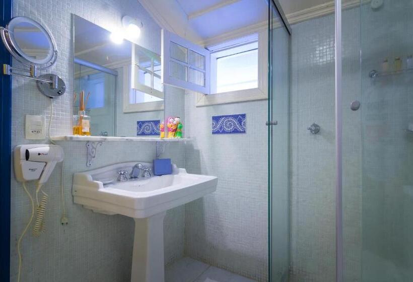 סוויטה עם מרפסת, Sandi