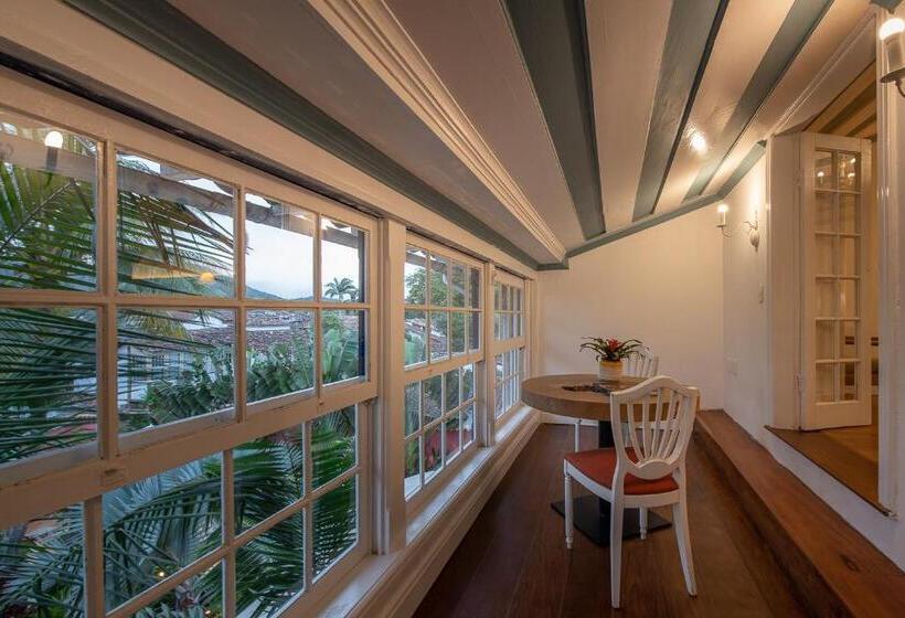 סוויטה עם מרפסת, Sandi