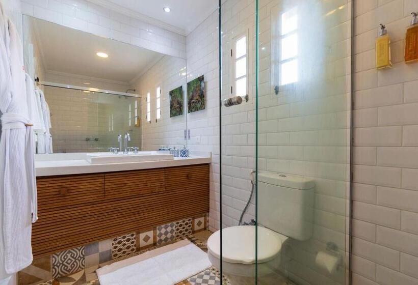 דירת חדר, Sandi