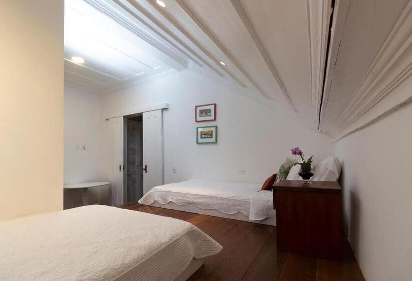 דירת חדר, Sandi