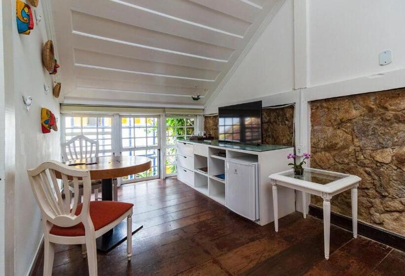 דירת חדר, Sandi