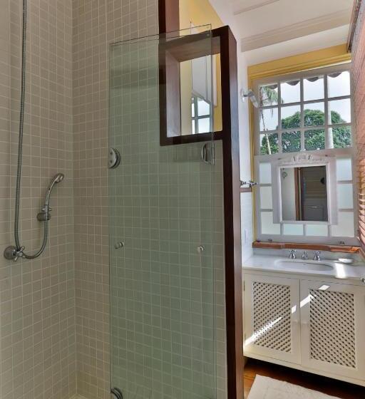 דירת חדר, Sandi