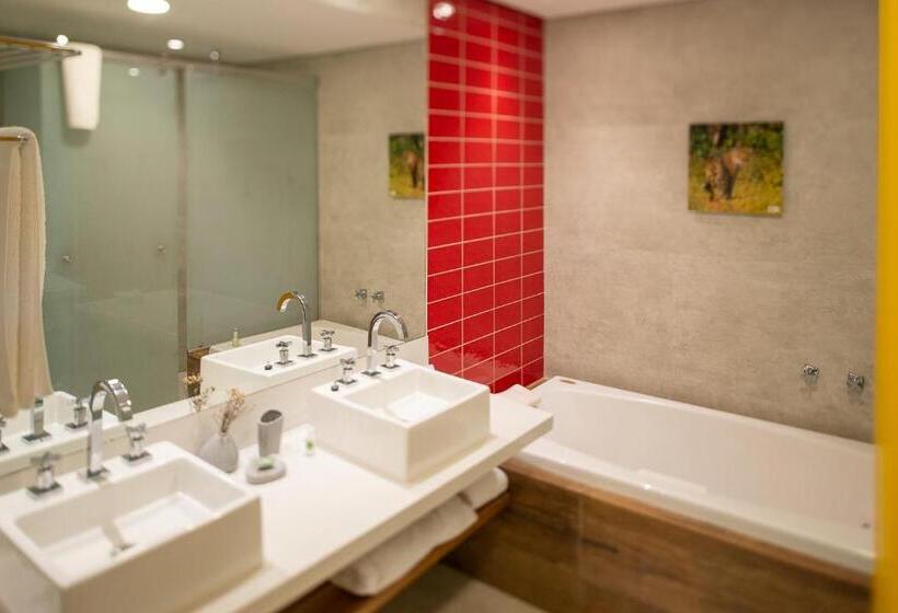 דירת חדר סופריור, Sandi