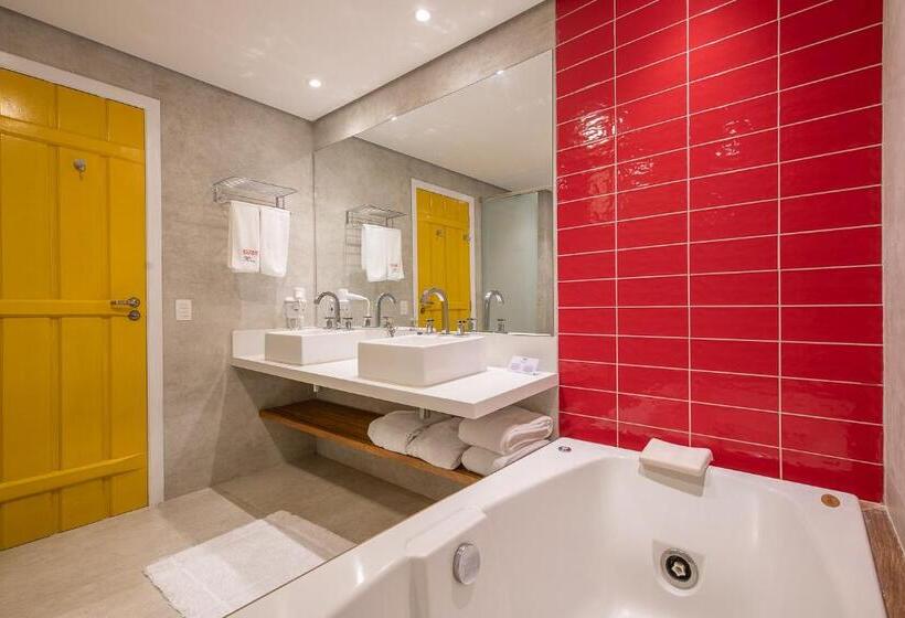 דירת חדר סופריור, Sandi