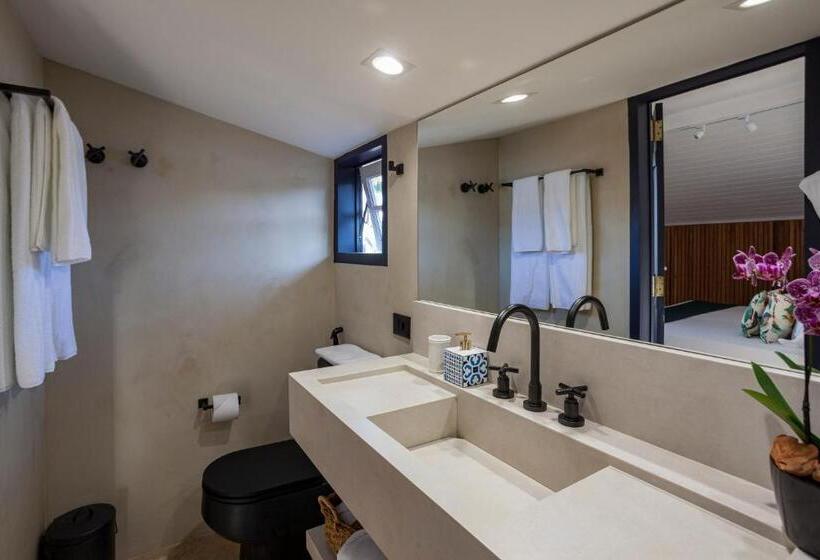 חדר משפחתי, Sandi