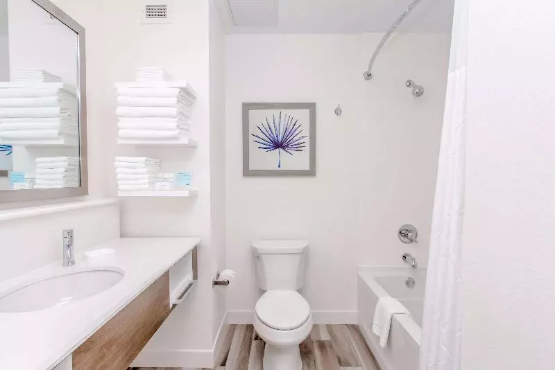 اتاق استاندارد برای معلولان, Tilt Hotel Universal Hollywood, Ascend Hotel Collection