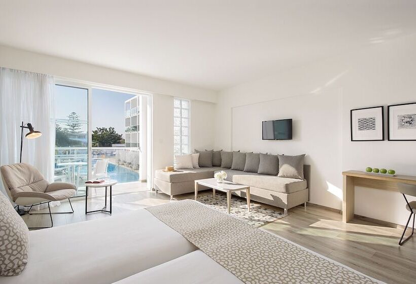 Номер Superior Вид на Бассейн, Sofianna Resort & Spa