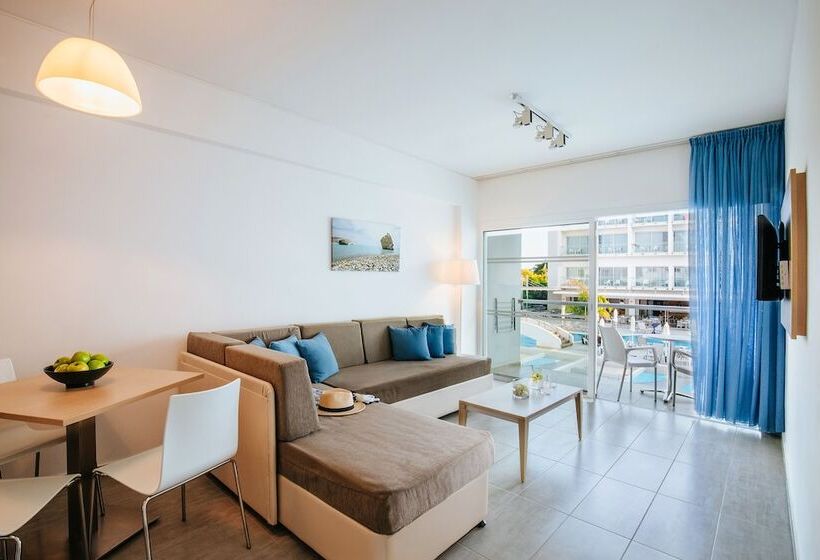 חדר דלוקס נוף בריכה, Sofianna Resort & Spa