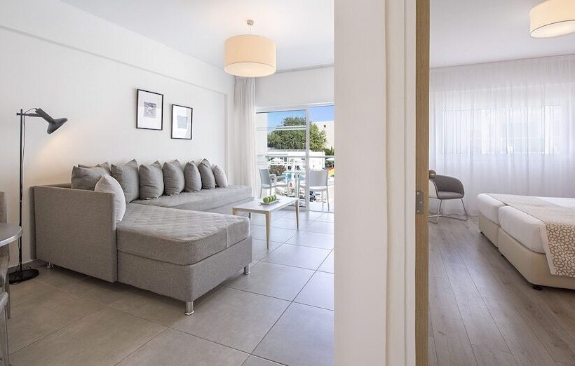 חדר דלוקס נוף בריכה, Sofianna Resort & Spa