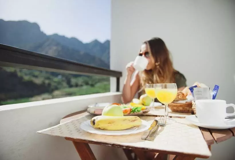 استودیوی کلاسیک, Apartamentos Los Telares