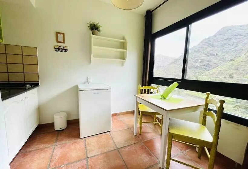 استودیوی کلاسیک, Apartamentos Los Telares