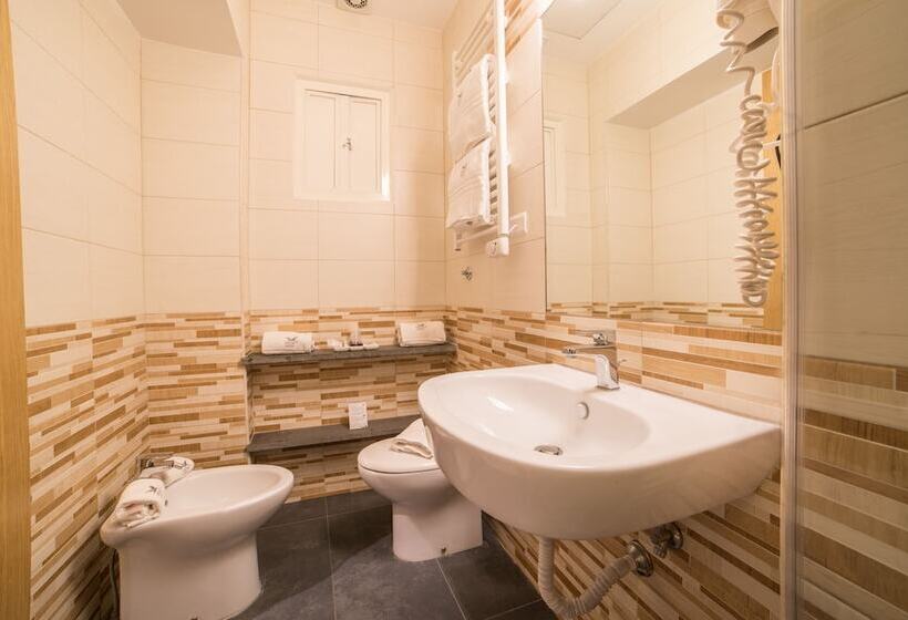 اتاق اکونومی, Airone