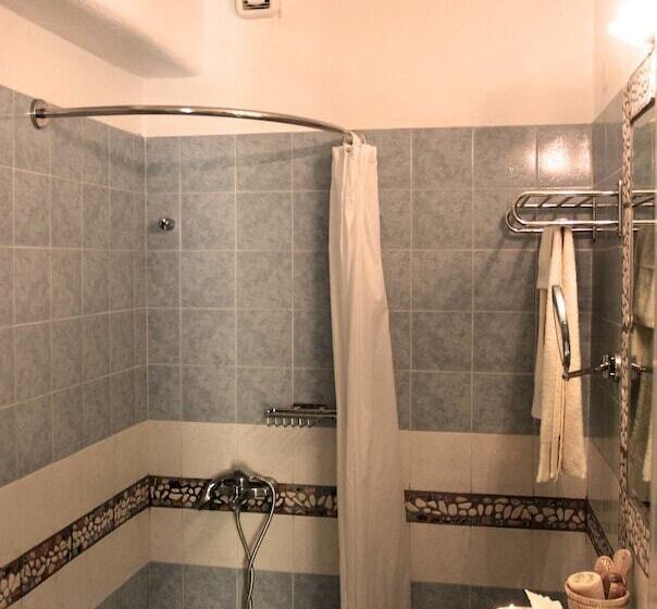 חדר סטנדרט לשלושה, Anatolia