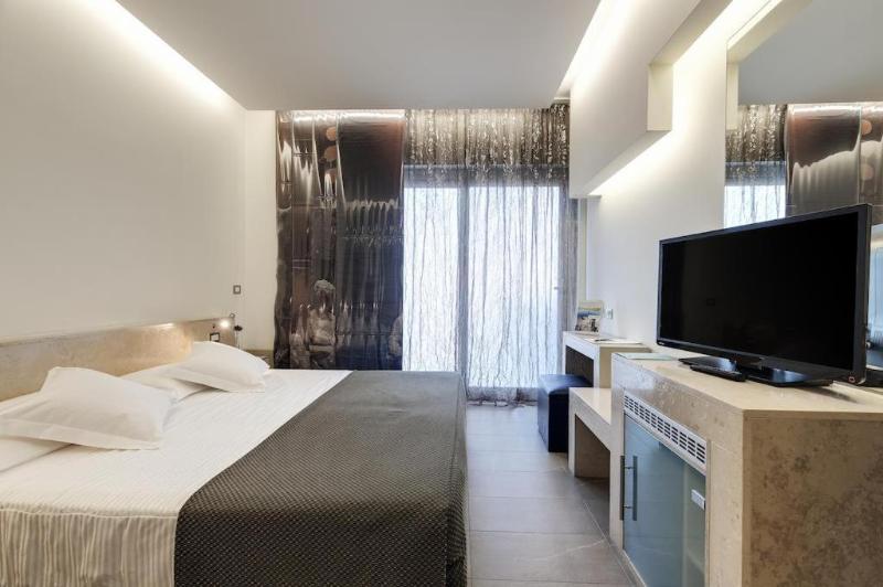 اتاق خانوادگی, Smy Aran Blu Roma Mare