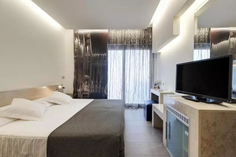 اتاق خانوادگی, Smy Aran Blu Roma Mare