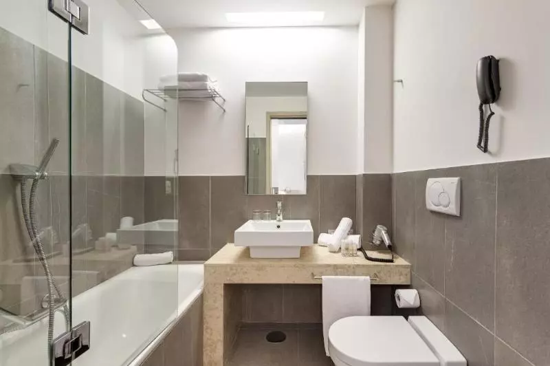اتاق استاندارد با بالکن و چشم‌انداز دریا, Smy Aran Blu Roma Mare