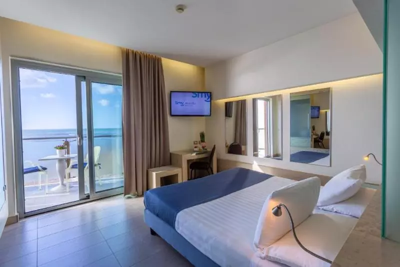 اتاق استاندارد با بالکن و چشم‌انداز دریا, Smy Aran Blu Roma Mare
