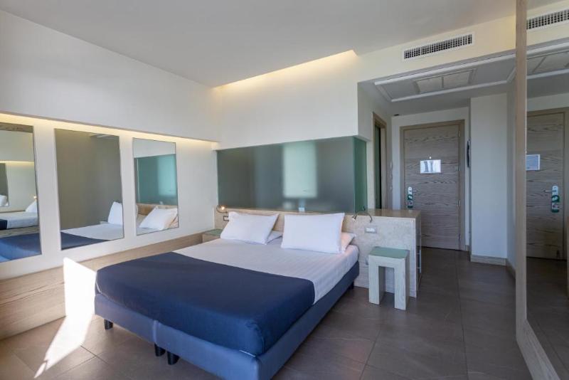 غرفة قياسية مطلّة علي البحر مزوَّدة بشُرفة, Smy Aran Blu Roma Mare