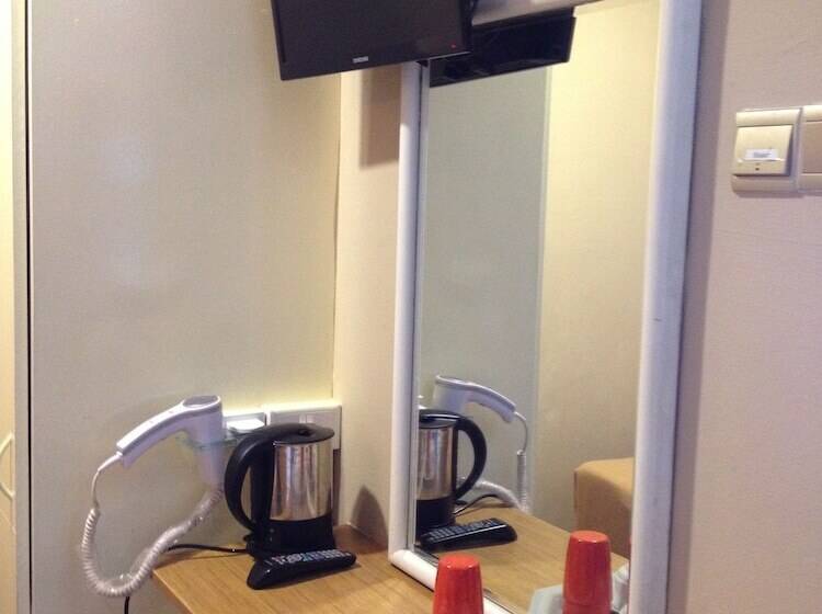 اتاق استاندارد سه نفره, Arianna